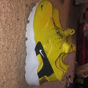 Yellow nike huarache shoes